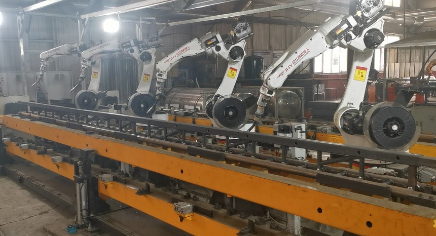 石家莊焊接機(jī)器人廠家出廠價多少錢一臺，都包含那些配套設(shè)備?